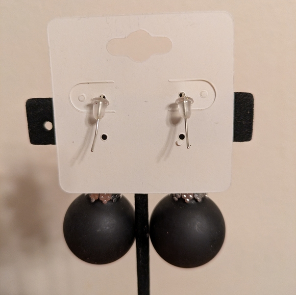 🎄BOGO FREE🎄 Festive Christmas Black Ho Ho Ho Ornament Ball Earrings - Picture 4 of 4